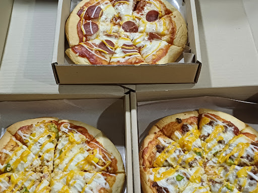 Dyna's pizza