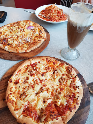Pizza Hut Restaurant Bako