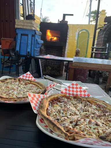 Uncle Jan's Pizza Kayu Api