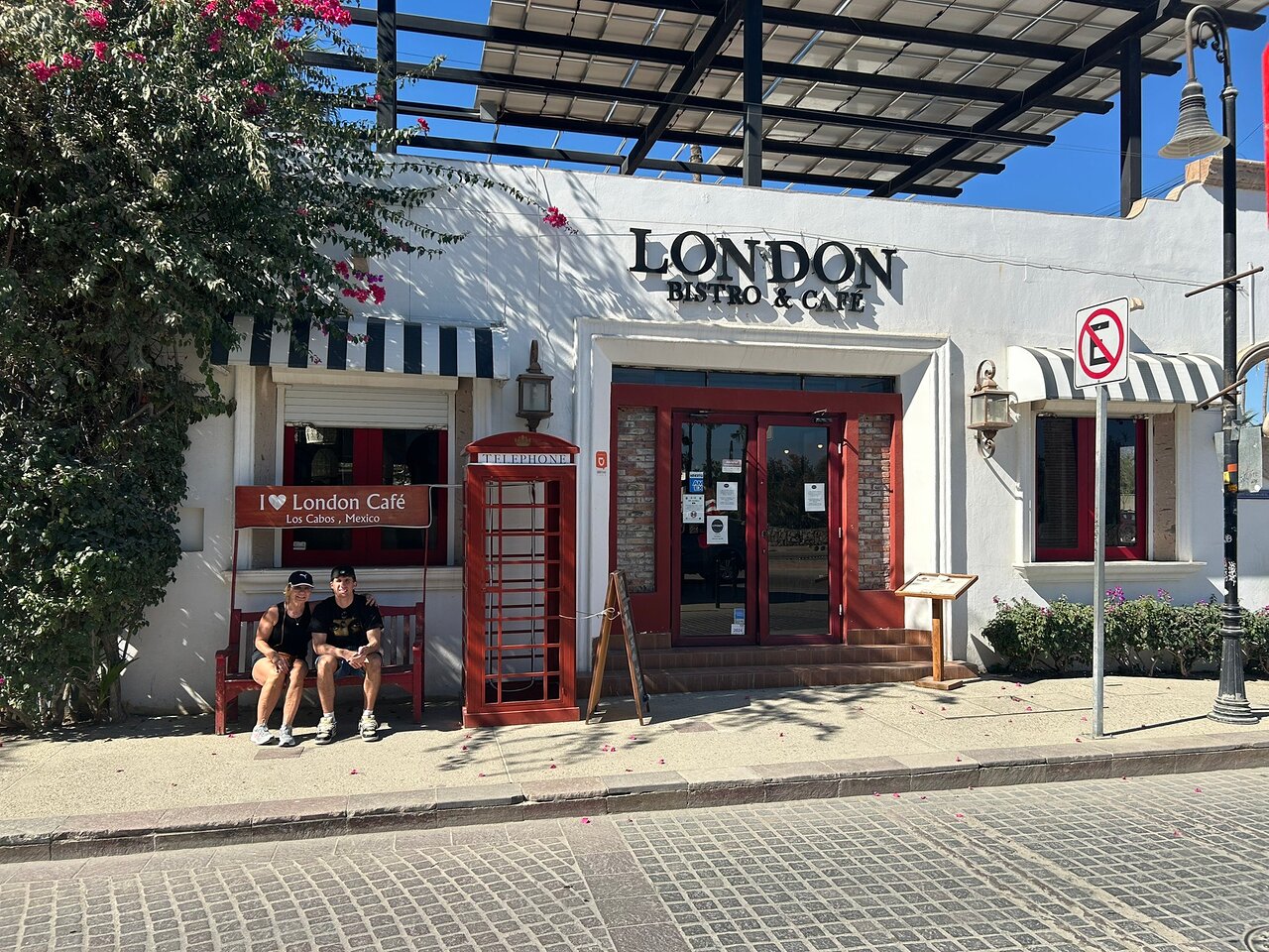 London Cafe & Bistro: Restoran Kafe Popular di London